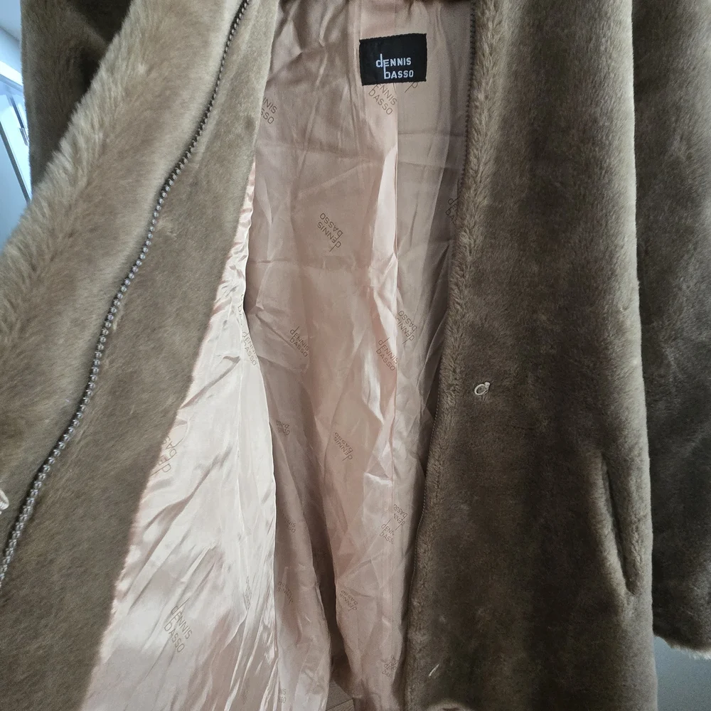 Women's Tan Faux Fur  Dennis Basso Coat Made In Usa - Picture 16 of 16